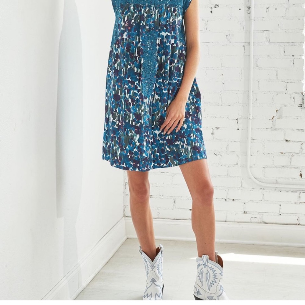 Mi Golondrina Flores short dress.